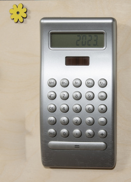 SKRZYNIA PUFA MANIPULACYJNA na zabawki TABLICA MONTESSORI na kółkach