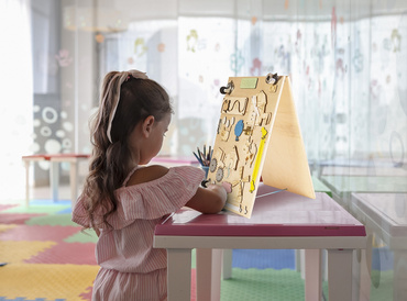 DUŻA DREWNIANA MANIPULACYJNA KREDOWA DREWNIANA 2w1 MONTESSORI NATURALNA