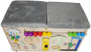 SKRZYNIA PUFA MANIPULACYJNA na zabawki TABLICA MONTESSORI na kółkach