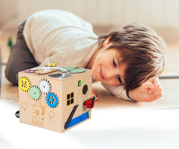 DREWNIANA KOSTKA MANIPULACYJNA SENSORYCZNA MONTESSORI 16W1 NATURALNA