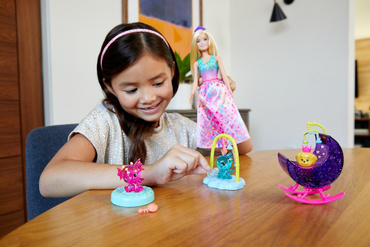 BARBIE LALKA KSIĘŻNICZKA BAŚNIOWE PRZEDSZKOLE 